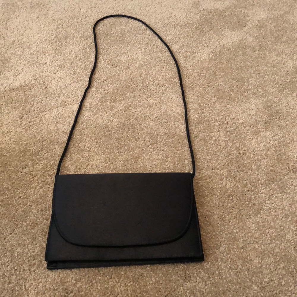 Black purse.